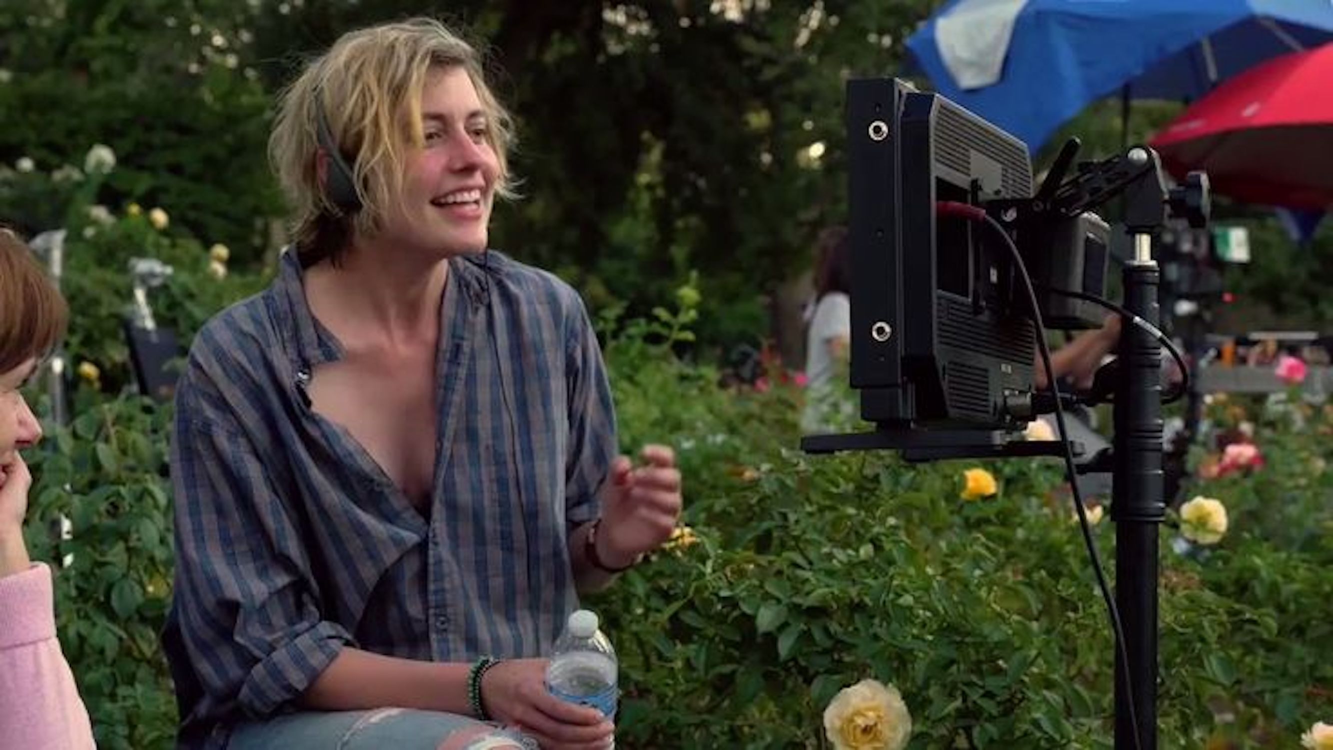 Greta Gerwig directing “Lady Bird”